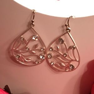 Beautiful short silver/crystal stones earrings